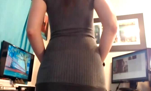 Amature Trans LOVES to Wiggle Ass on Cam