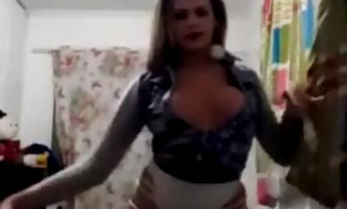 Amazing Brazilian shemale in webcam