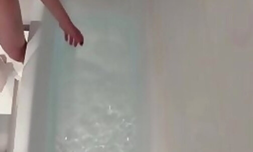 Emily Adaire has an awesome orgasm in the bathtub