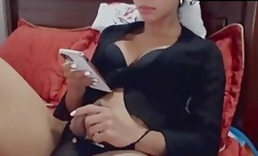 slender transgirl in dark outfit jaks her cock on cam