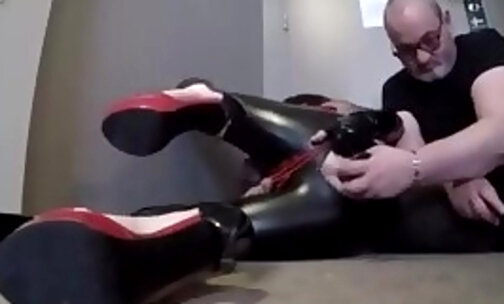 Anal for latex shemale with fingers and dildo by a fat man