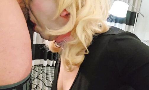 Sissy Crossdresser Annette quickie motel blowjob and facial