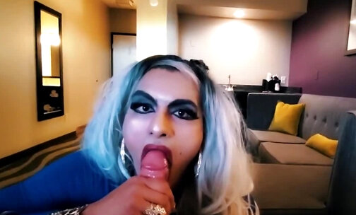 Gorgeous Tranny Gives Grindr Daddy A Blowjob Till He CU