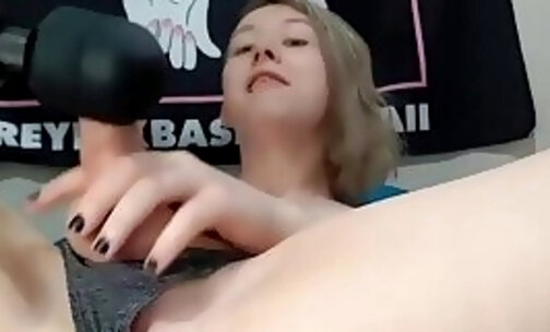 Real Gril no hands Cums on Vibrator